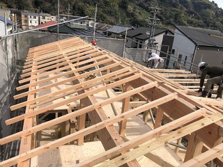 小屋組み.jpg