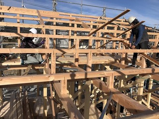 小屋組み.jpg